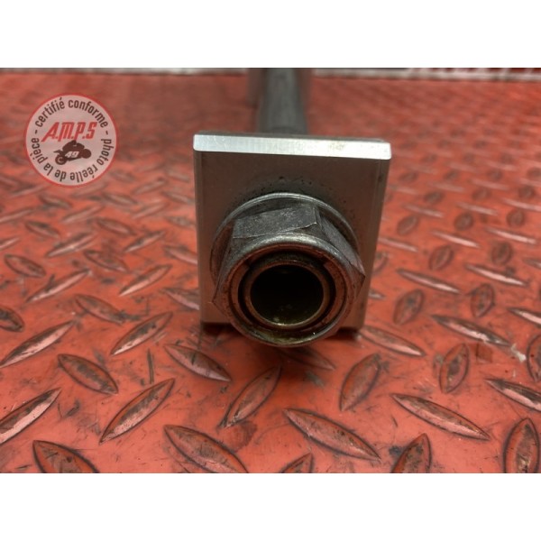 Axe de roue arriere 
