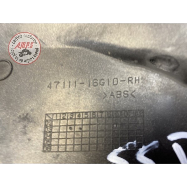 Cache plastique sous selle droit 