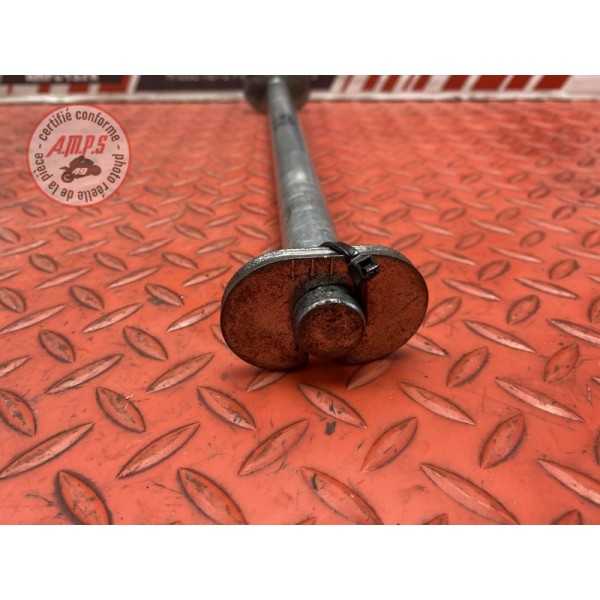 Axe de roue arriere 