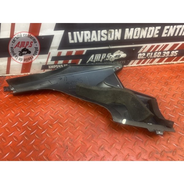 Cache plastique sous selle droit 