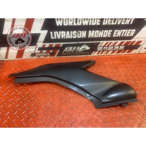 Cache plastique sous selle gauche 