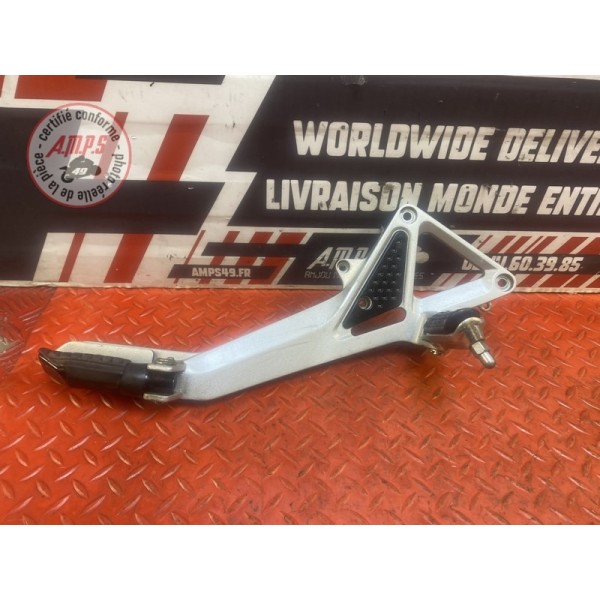 Platine repose pied passager droite 