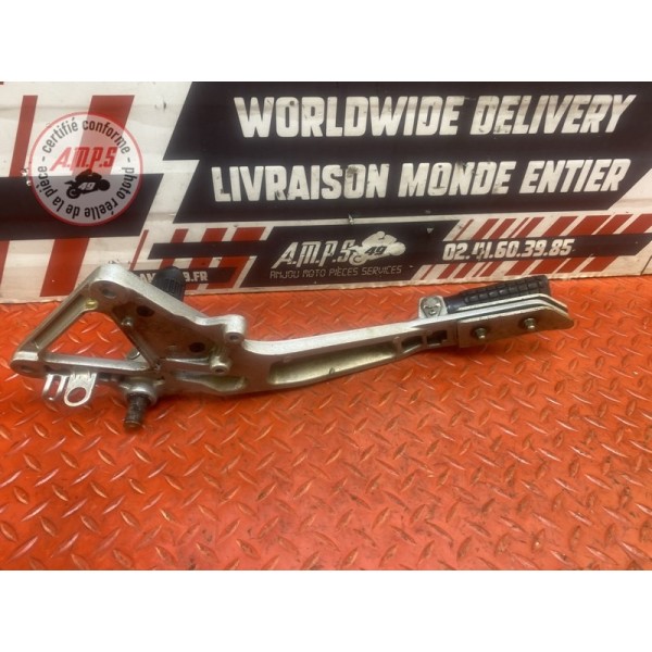 Platine repose pied passager droite 