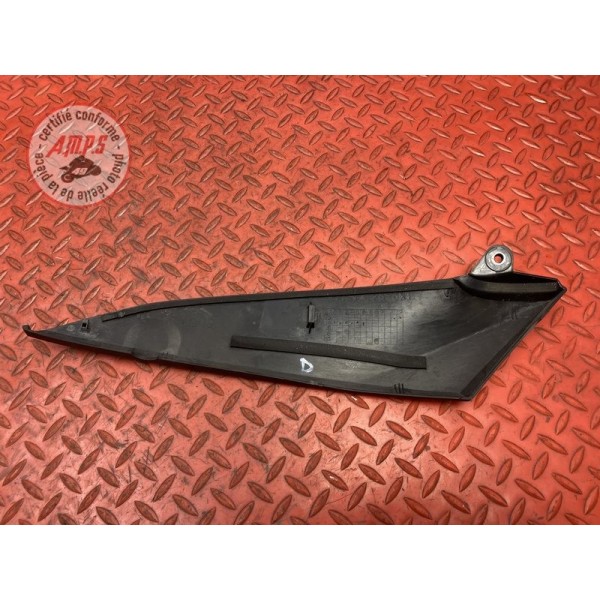 Cache sous reservoir droit 