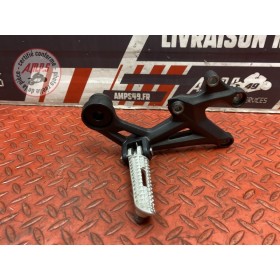 Platine repose pied droite 675 Street Triple 2013 à 2016 
