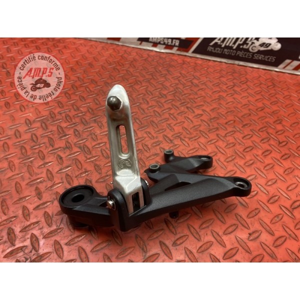 Platine repose pied droite 675 Street Triple 2013 à 2016 