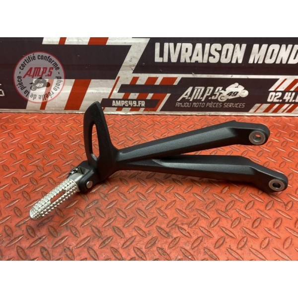 Platine repose pied passager droite 675 Street Triple 2013 à 2016 
