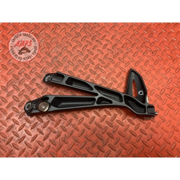 Platine repose pied passager droite 675 Street Triple 2013 à 2016 