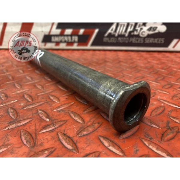 Axe de roue arriere 