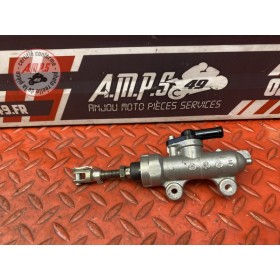 Maitre cylindre de frein arriere 