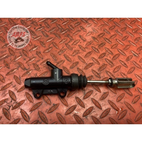 Maitre cylindre de frein arriere 