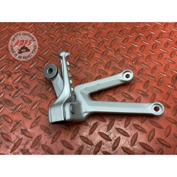 Platine repose pied passager droite 