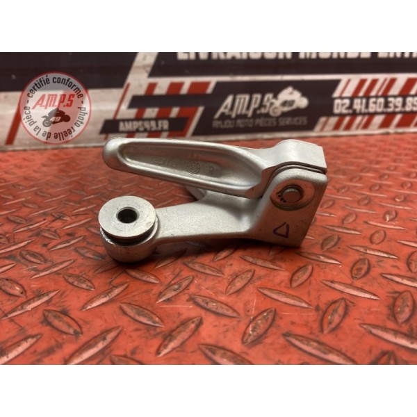 Platine repose pied passager droite 