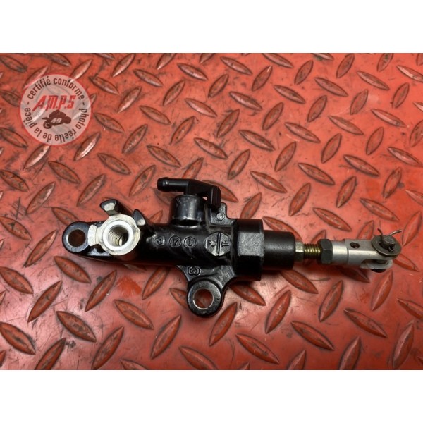 Maitre cylindre de frein arriere 