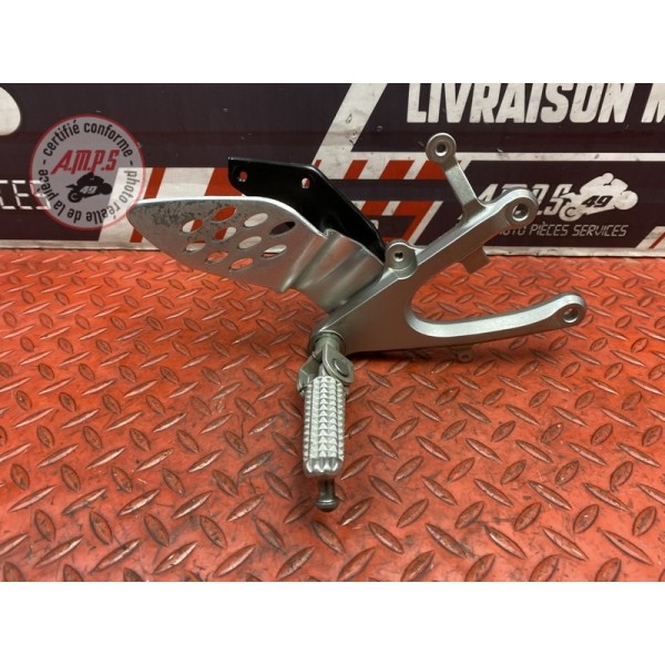 Platine repose pied droite 