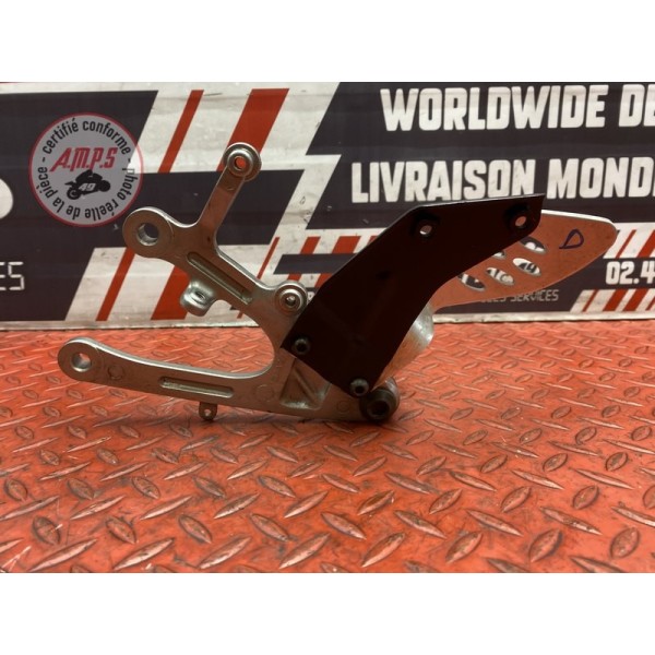 Platine repose pied droite 