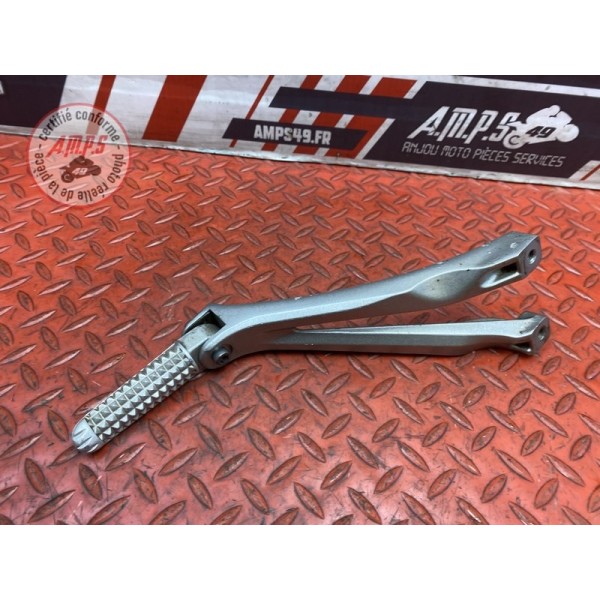 Platine repose pied passager droite 