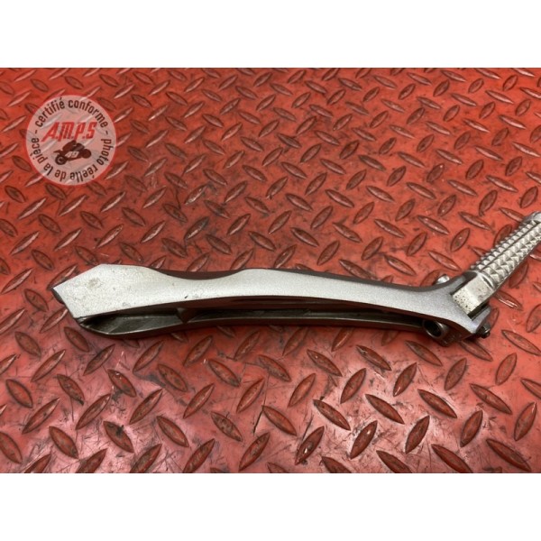 Platine repose pied passager droite 