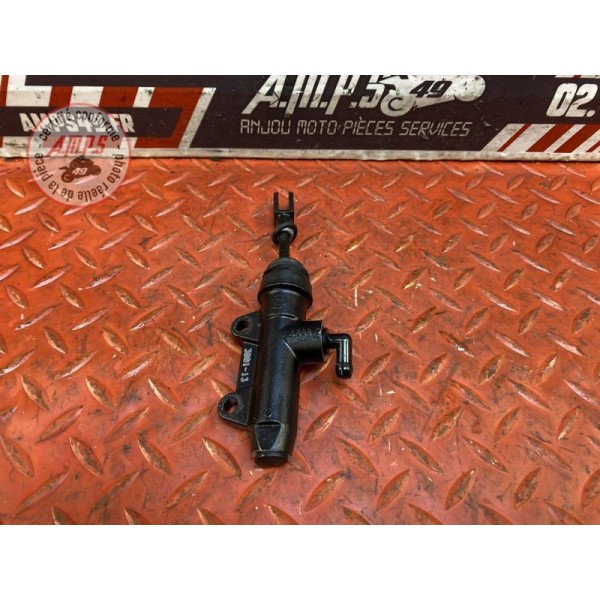 Maitre cylindre de frein arriere 