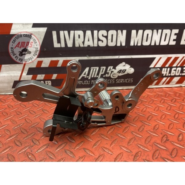 Platine repose pied droite Yamaha 1000 MT10 2016 à 2020 