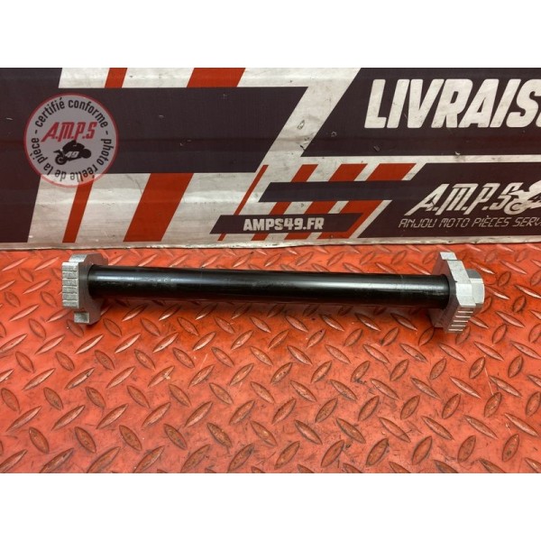 Axe de roue arriere 