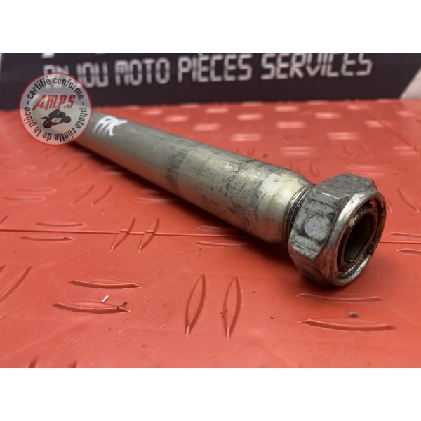 Axe de roue arriere 