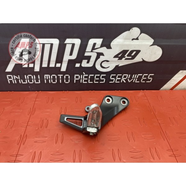 Platine repose pied passager droite 