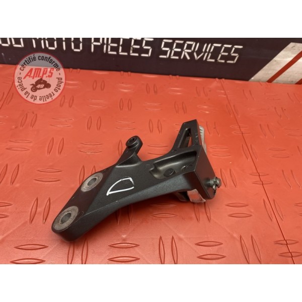 Platine repose pied passager droite 