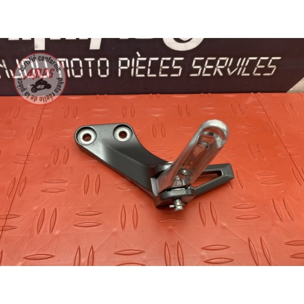 Platine repose pied passager gauche 