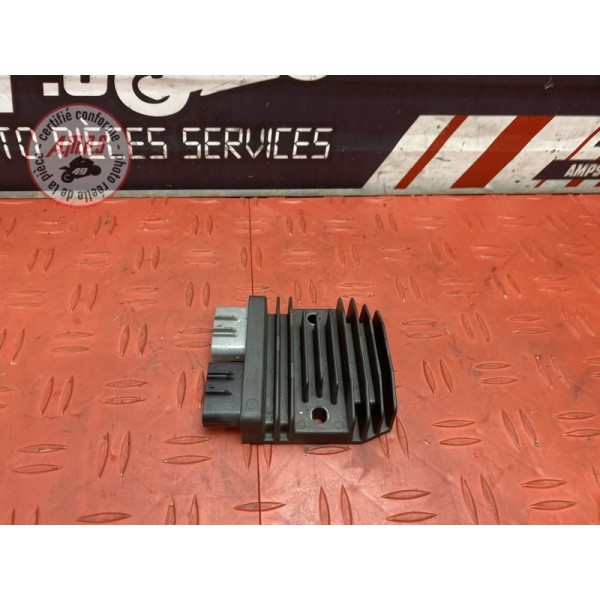 Regulateur de tension 