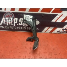 Platine repose pied passager droite 