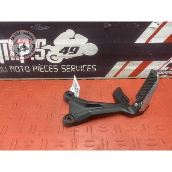 Platine repose pied passager gauche 