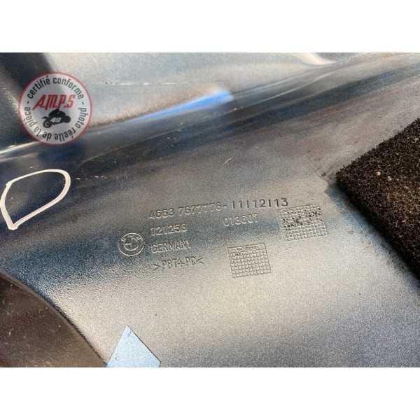 Cache plastique droit sur reservoir 