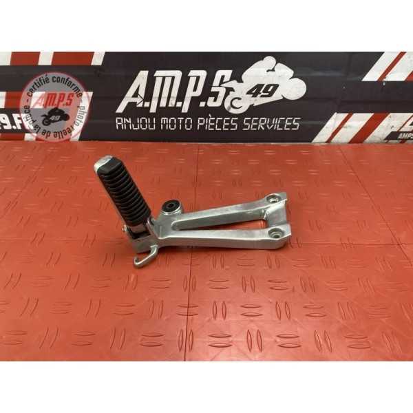Platine repose pied passager droite 