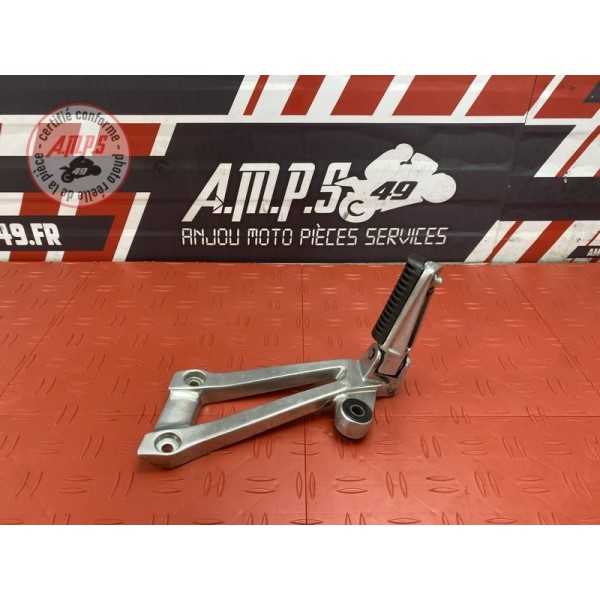 Platine repose pied passager droite 