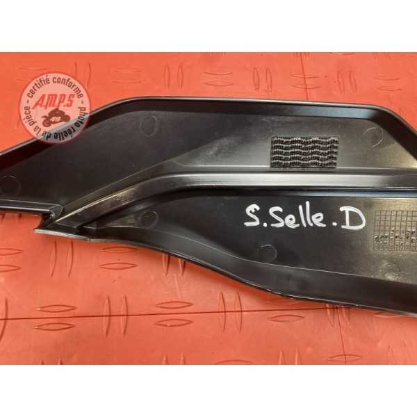 Cache plastique sous selle droit 