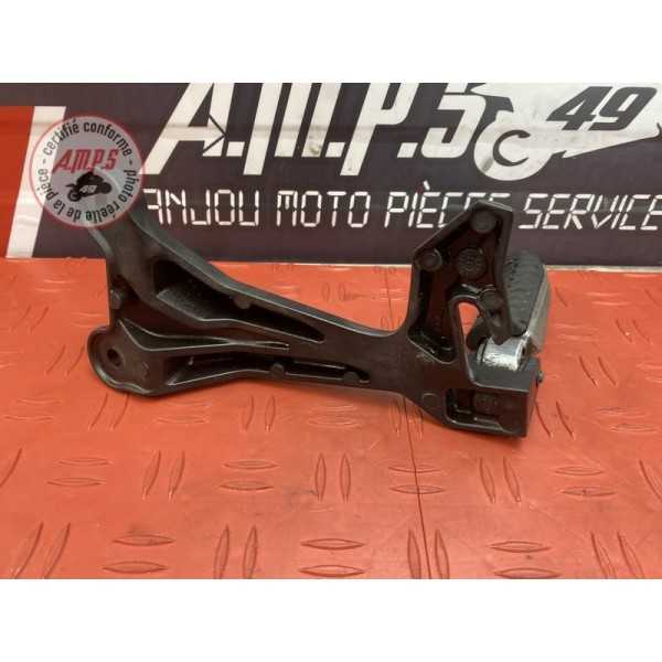 Platine repose pied passager droite 