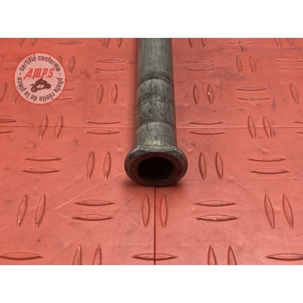 Axe de roue arriere 