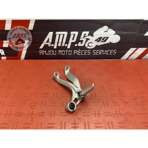 Platine repose pied passager droite