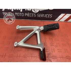 Platine repose pied passager droite 