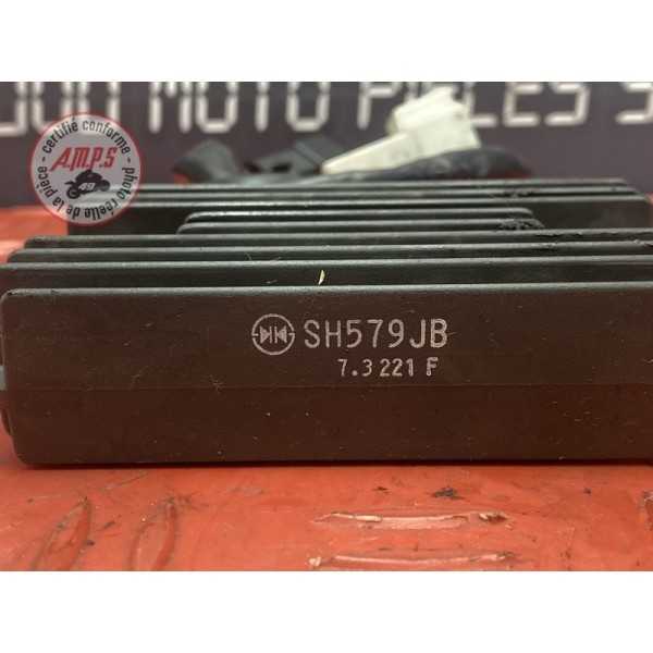 Regulateur de tension 