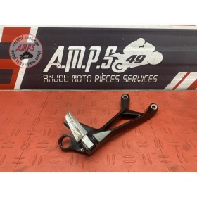 Platine repose pied passager droite 