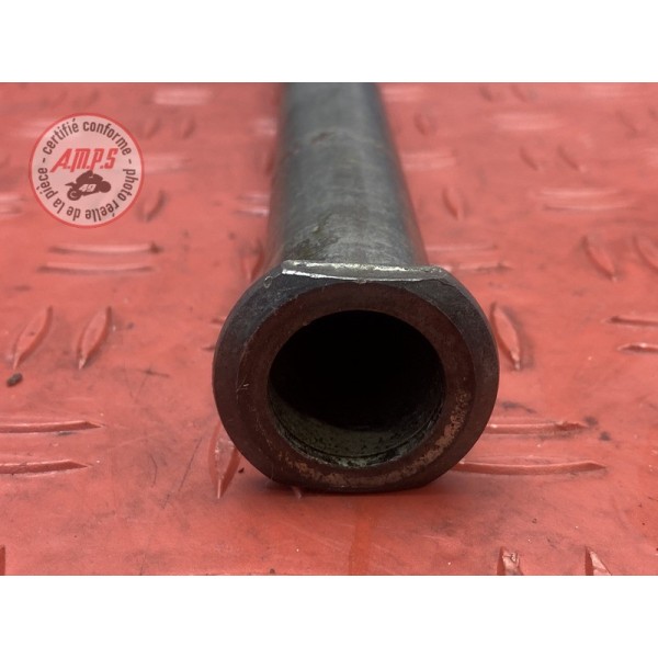 Axe de roue arriere 
