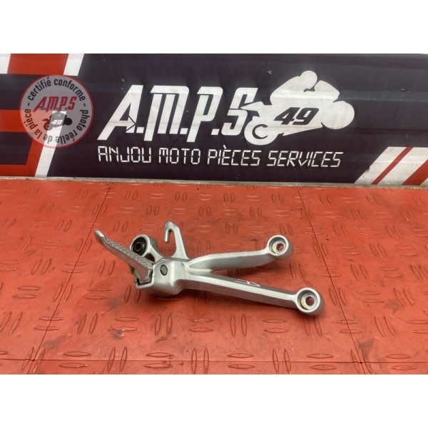 Platine repose pied passager droite 