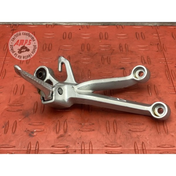 Platine repose pied passager droite 