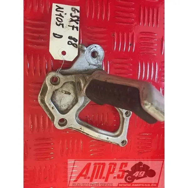 Platine repose pied droite 750 GSXF 88