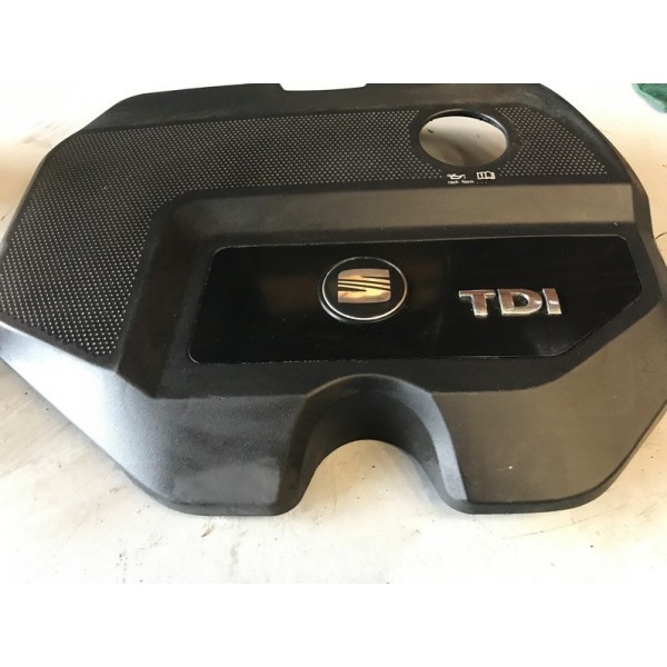 Cache plastique sur moteurVOITLEONROUGELOT:B1148003used