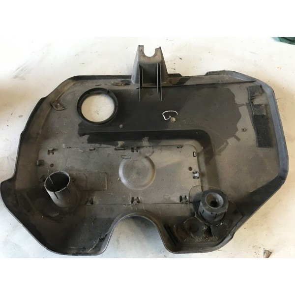 Cache plastique sur moteurVOITLEONROUGELOT:B1148003used