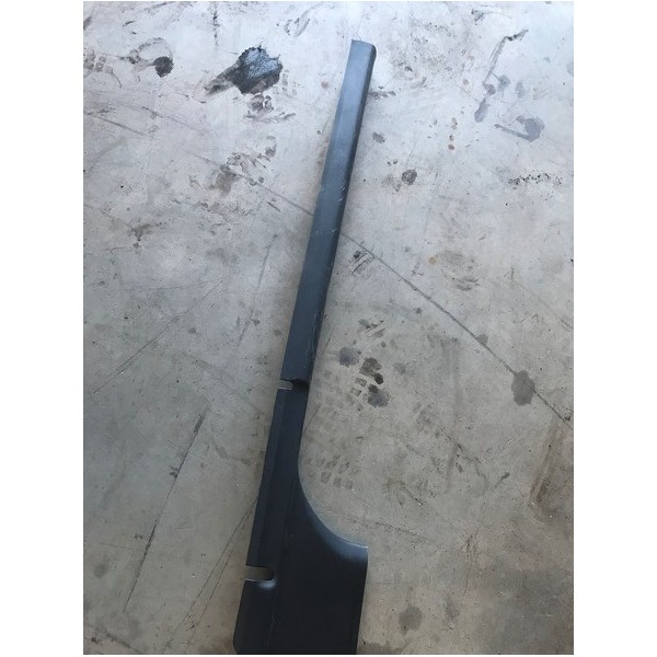 Cache plastique entree de porte droitVOITIBIZANOIRLOT:D1147399used