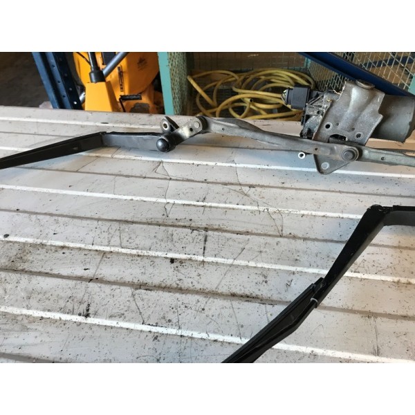 Moteur d essuie glace avec brasVOITIBIZANOIRLOT11147259used